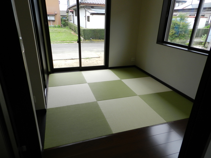 　琉球畳と板の間のある和室